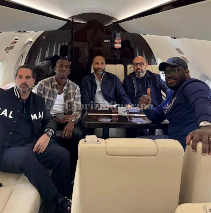 PG电子-队危，速归！杰克逊刚坐飞机抵达慕尼黑，切尔西告知拜仁交易取消