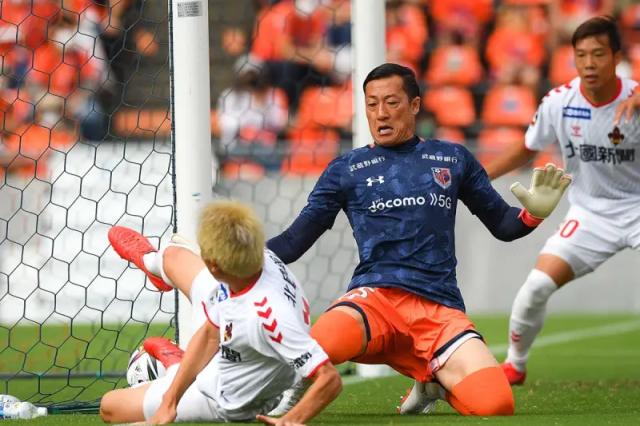 1651464337421097608.png 被嘲笑18年的日本黄油手门将 如今成为J联赛传奇