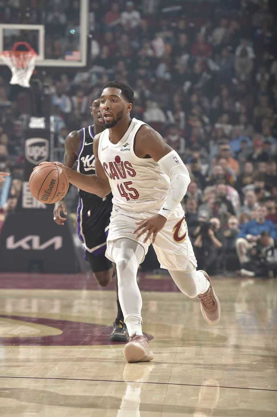 PG电子官网-米切尔33+8骑士险胜国王升第五 莫布利29+13+8小萨24+16+6