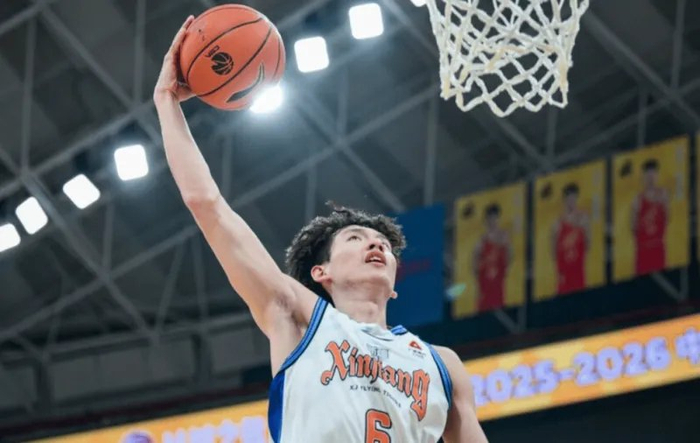 PG电子官方直营-新疆这两小将潜力无限!防守拉满可成大闸,冯傲还展现出色串联!|新疆男篮|比赛|青年队|球员|球队_新浪体育_新浪新闻